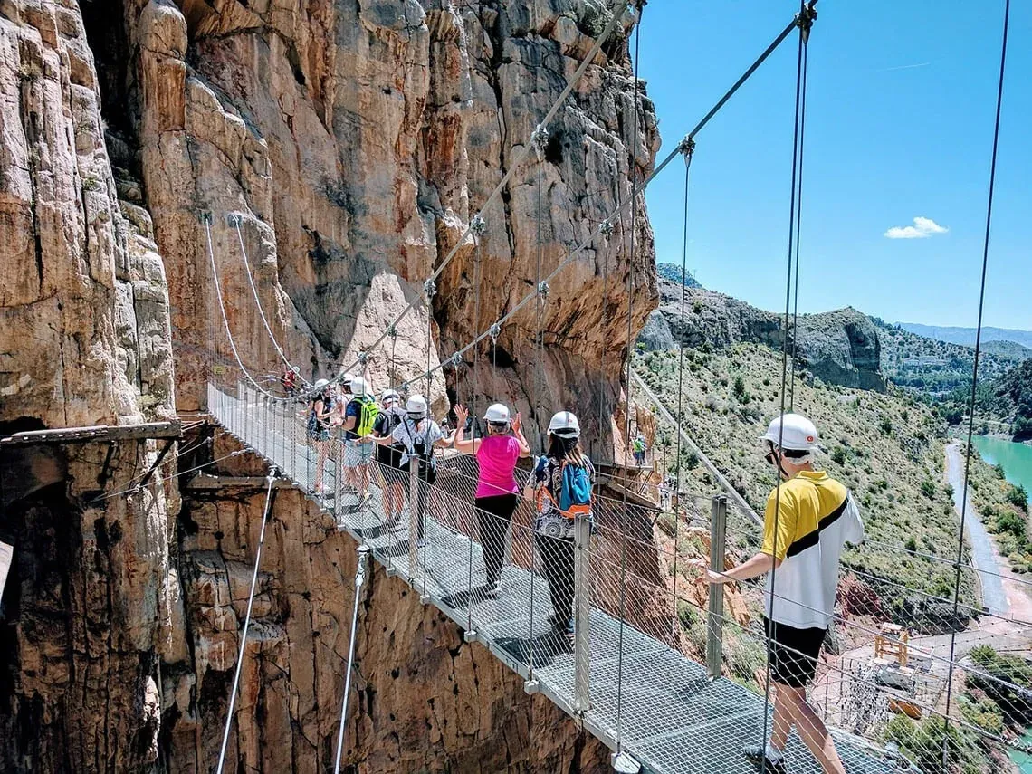 Corporativa - Aventura al Caminito del Rey amb vistes a l'embassament.