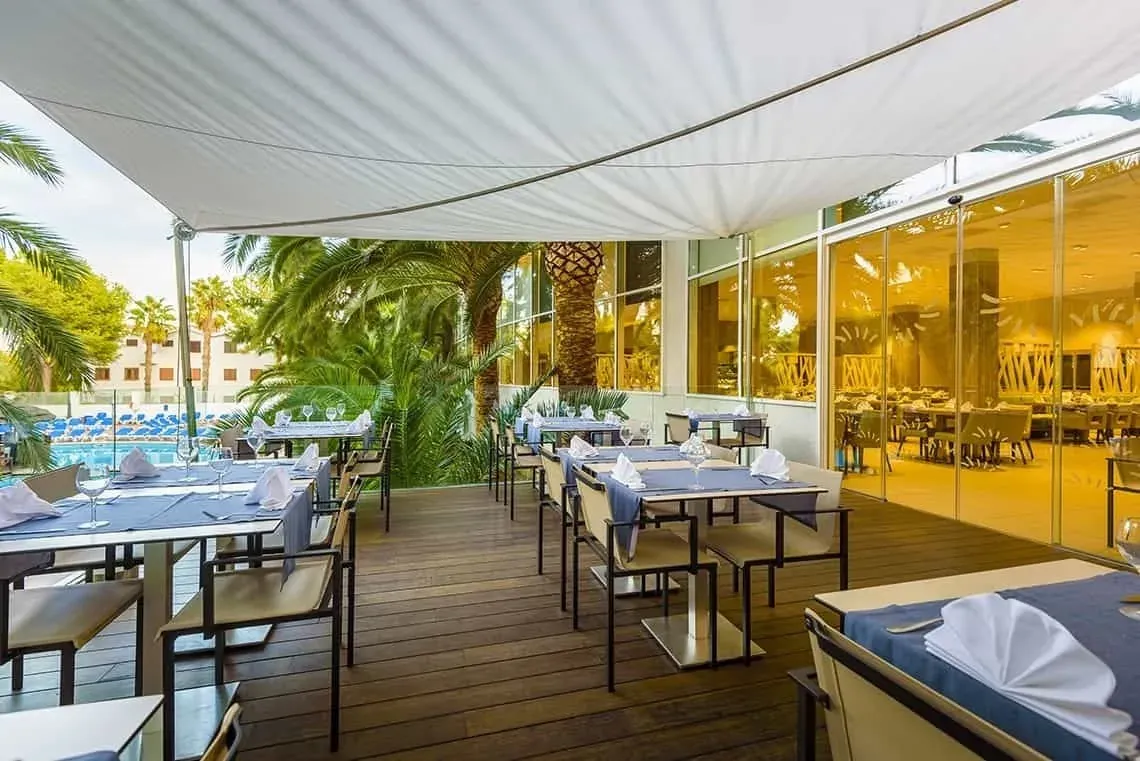 ESTIVAL: Corporativa restaurant terrace with tables and chairs by the pool.