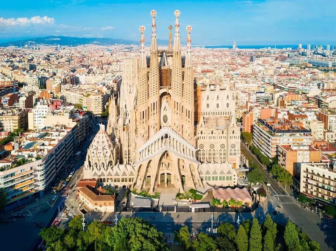 Hôtel ESTIVAL: Tarifs entreprise, vues Sagrada Familia et ville.