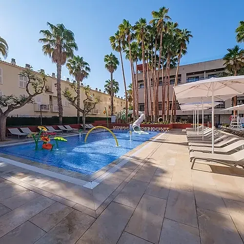 Estival Park Almaris: Pool with water slides, sun loungers & palm trees. Official Estival Group.