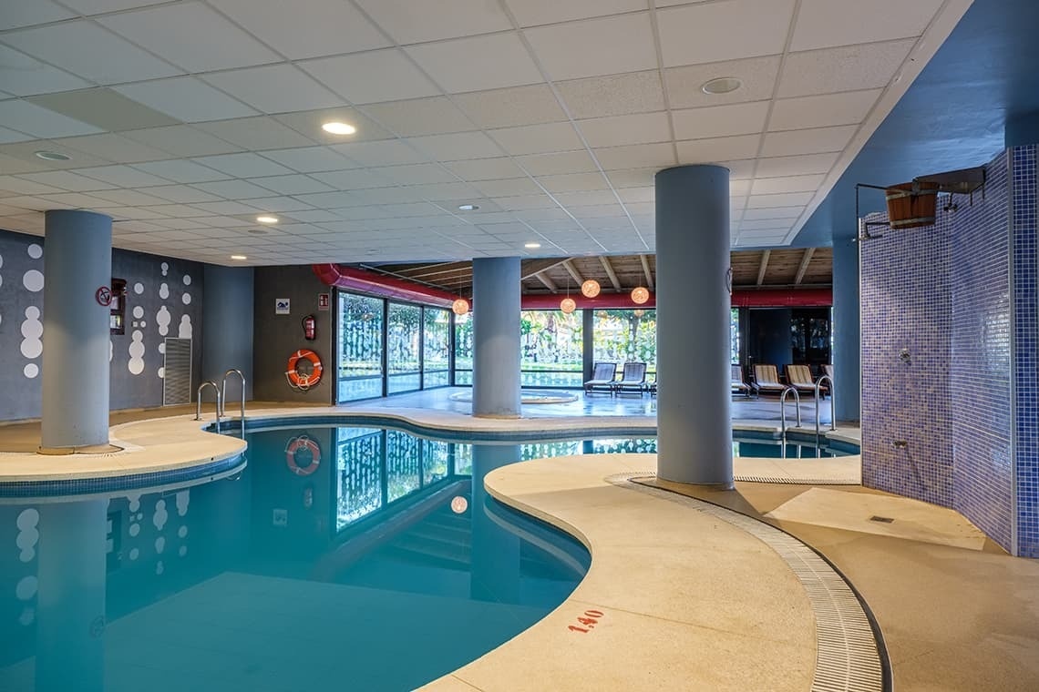 a swimming pool with the number 140 on the edge
