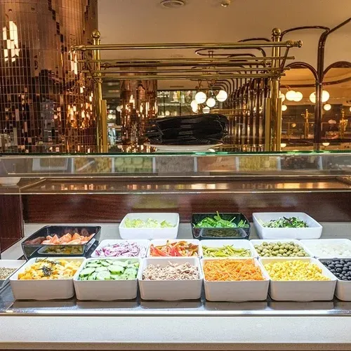 Hotel Sporting Andorra: Buffet selection with fresh ingredients.