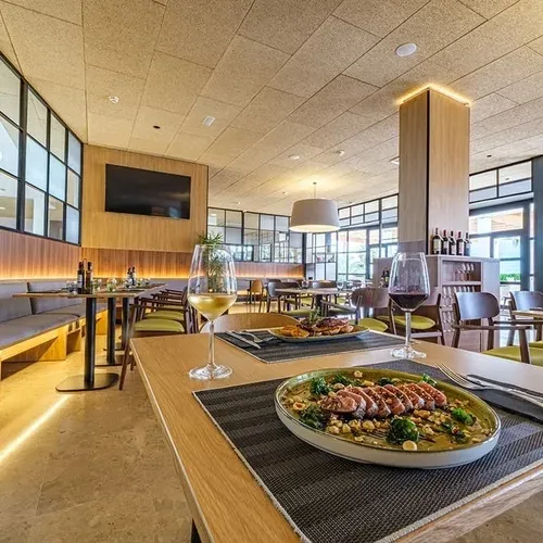 Estival Park Almaris: Elegant restaurant with modern decor and delicious dining. Book now with Estival Group.