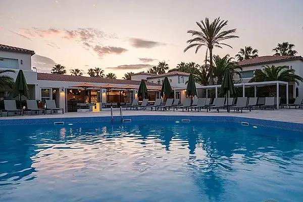 Piscina i zona lounge ESTIVAL: Corporativa al capvespre