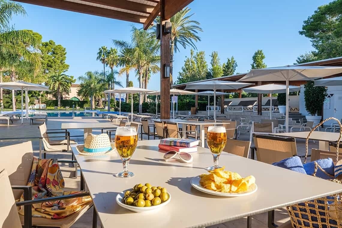 Estival Eldorado Resort: Disfruta de cervezas y aperitivos junto a la piscina, Estival Group