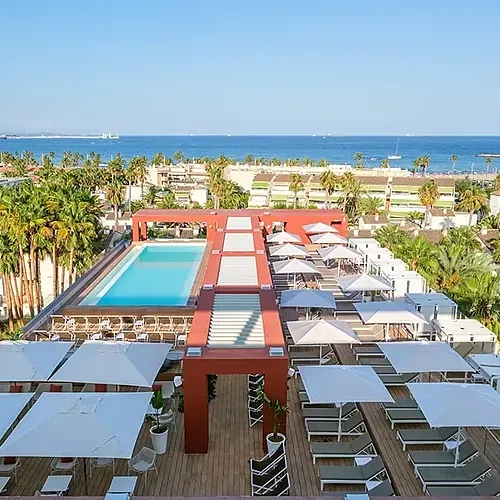 Rooftop pool and lounge area at Estival Park Almaris, Tarragona. Book your stay with Estival Group.