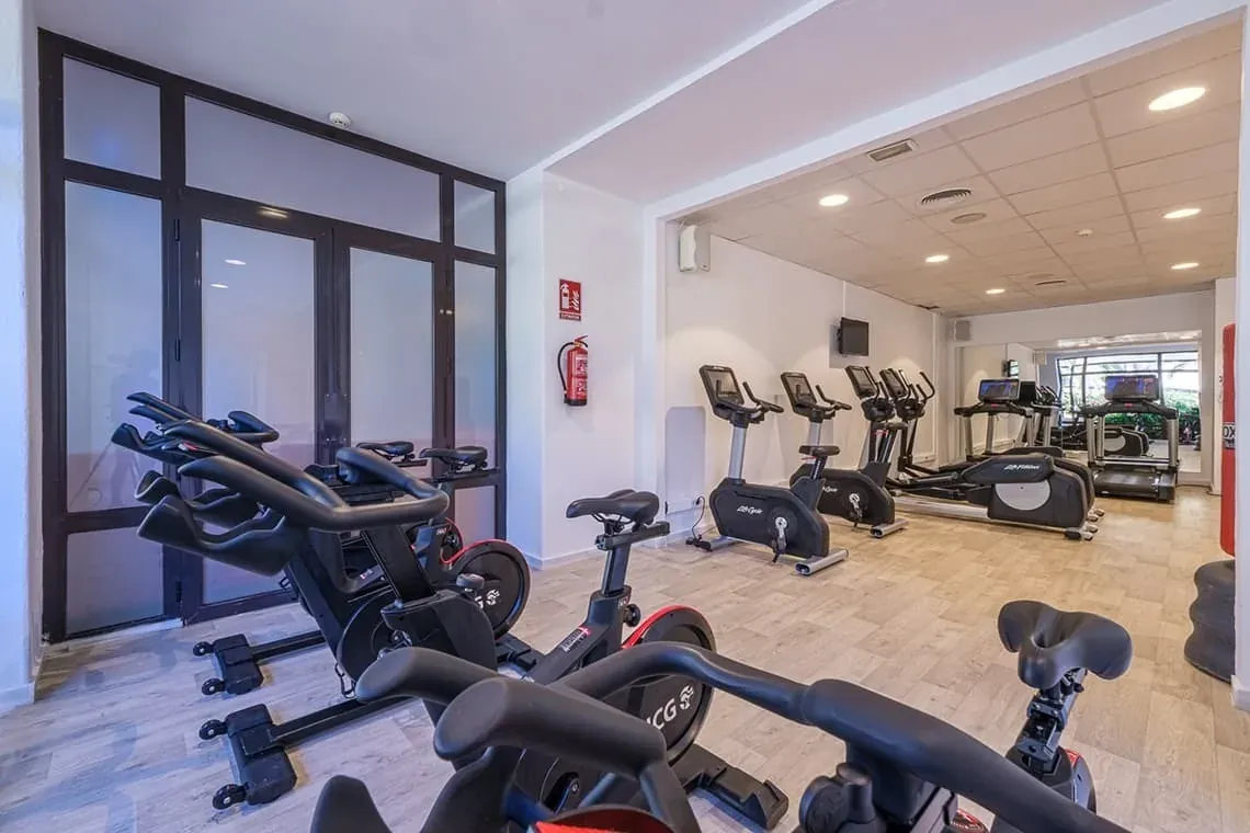 ESTIVAL: Gym with bikes and treadmills for corporate events.