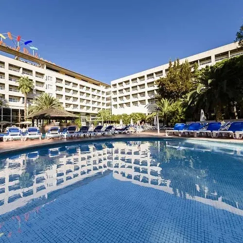 ESTIVAL: Corporativa pool and hotel for events and stays.