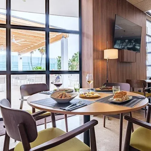 ESTIVAL: Corporate modern dining room with outdoor view.