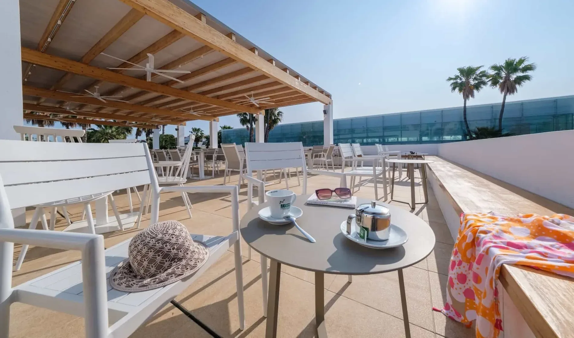 Entspannen Sie unter Ventilatoren im Estival Park Silmar 4* Tarragona. Dienstleistungen | Offizielle Website