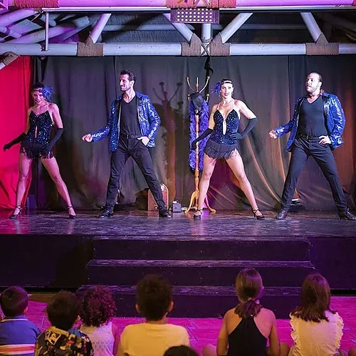 Actuación en directo en Estival El Vendrell Platja, espectáculo para toda la familia.