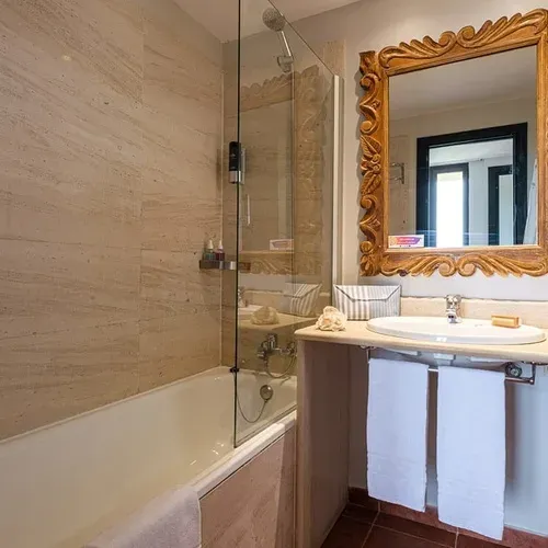 Modern bathroom with bathtub & vanity at Estival Islantilla 4* | Huelva, Costa de la Luz