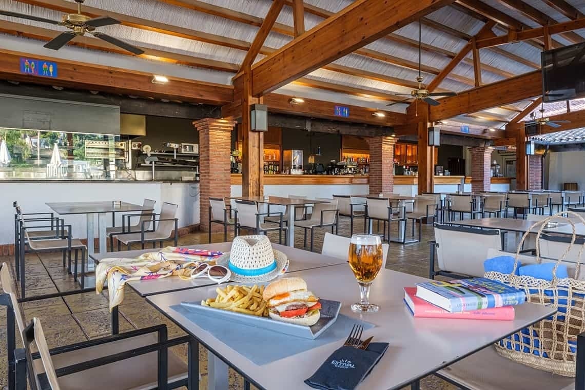 Restaurante al aire libre en Estival Eldorado Resort | Estival Group | Web Oficial