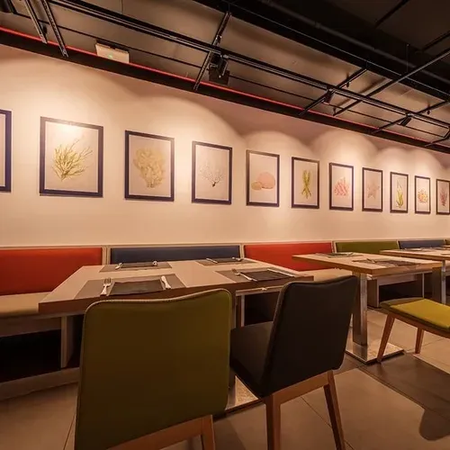 Dining room with tables, chairs, and marine-themed art at Estival Park Almaris | Estival Group | Tarragona.