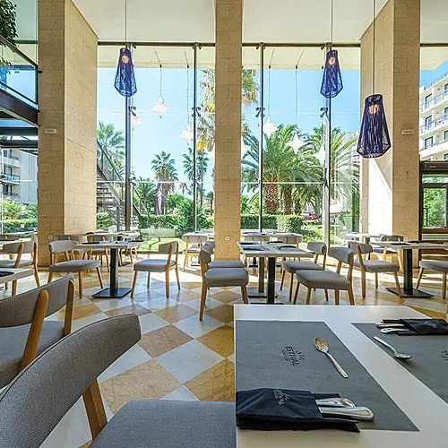 Dining room at Estival Islantilla 4* | Huelva, Costa de la Luz | Official Web with sunny ambiance and palm trees.