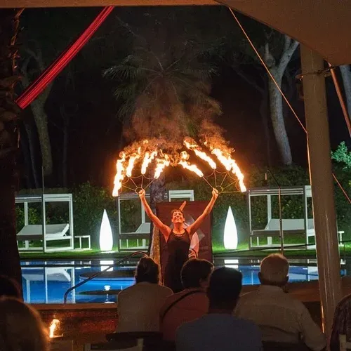 Actuació de foc nocturna a Estival Isla Cristina 4* Superior | Huelva