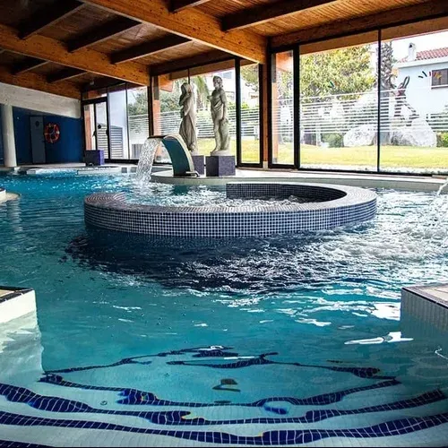 ESTIVAL: Corporate pool, perfect for events and relaxation.