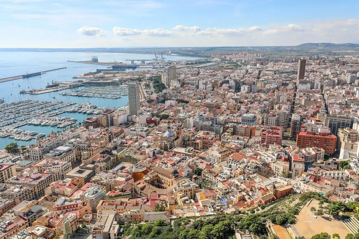 Vistes aèries ciutat i port, ideal per ESTIVAL: Corporativa.