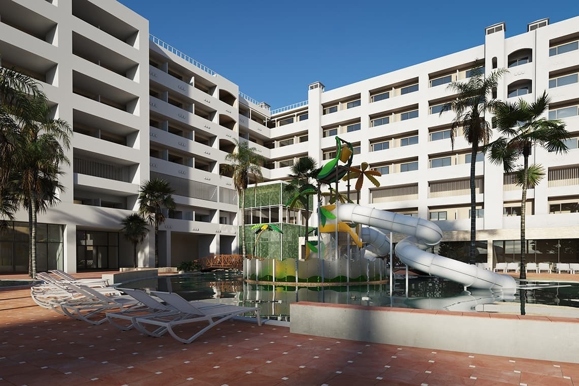 un tobogan d' aigua a l' interior d' un hotel