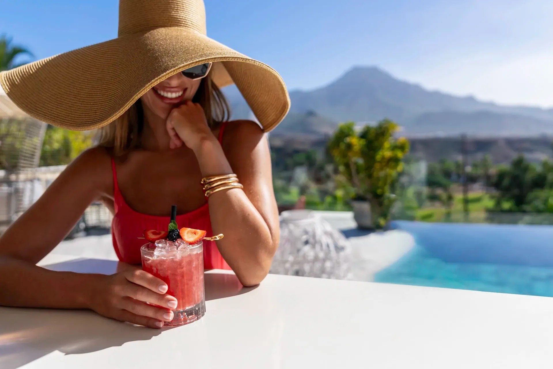 Royal River Luxury Hotel - Restaurant The Top Brasserie - Cocktails 
