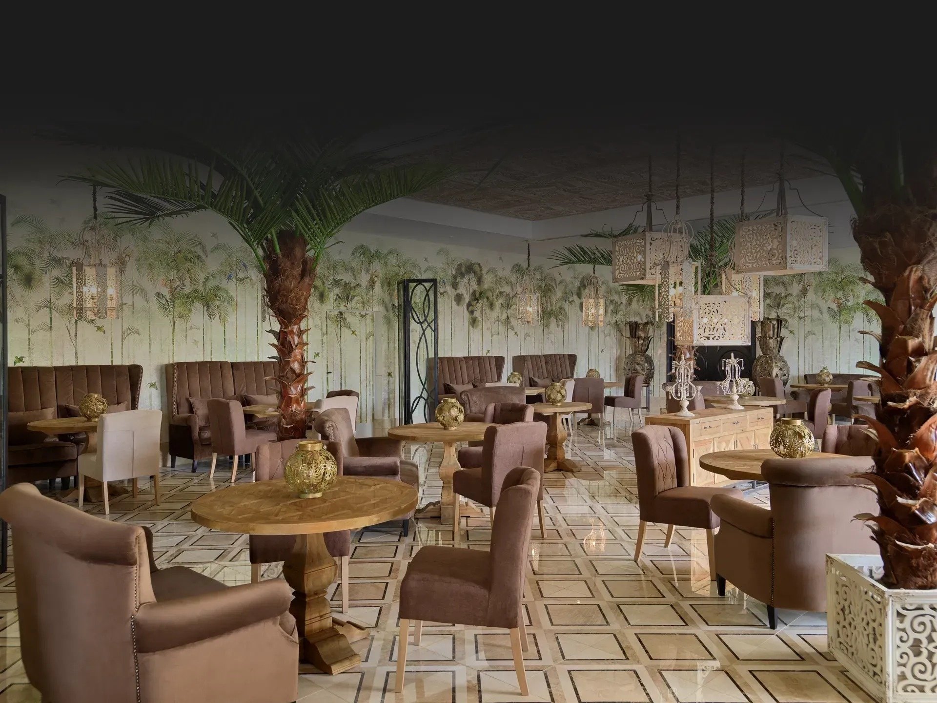 Royal River Luxury Hotel - Pineapple Restaurant 
