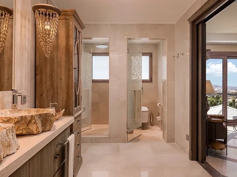 Royal River Luxury Hotel