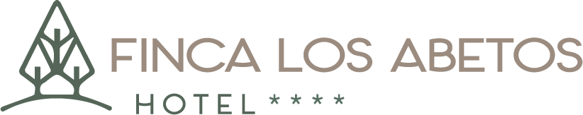 un logotipo para finca los abetes hotel con un árbol en un triángulo