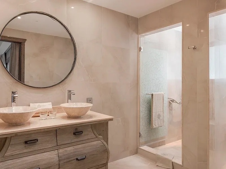 Royal River Luxury Hotel