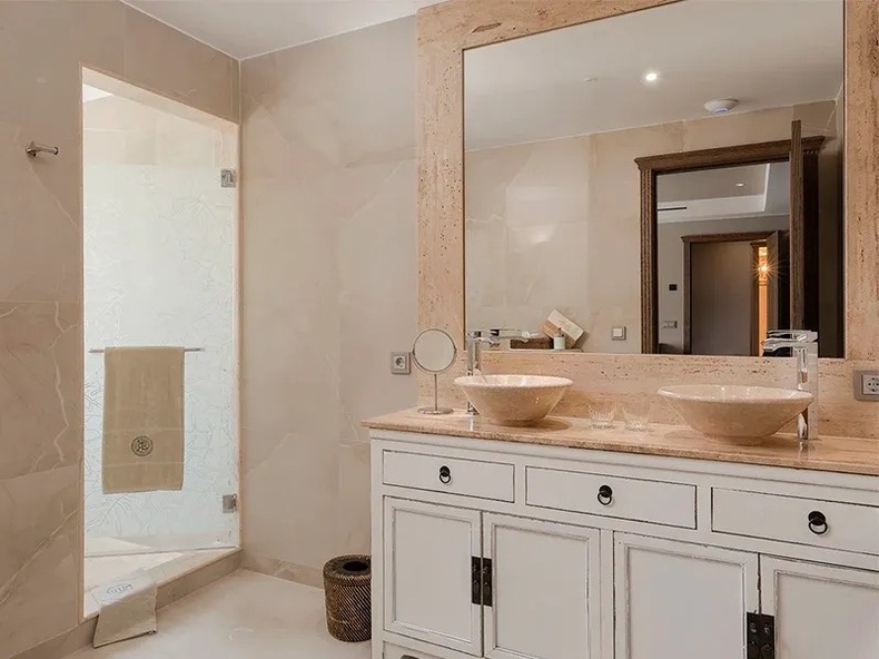 Royal River Luxury Hotel