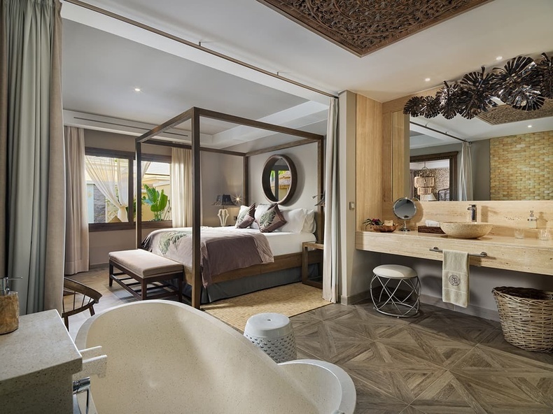 Royal River Luxury Hotel