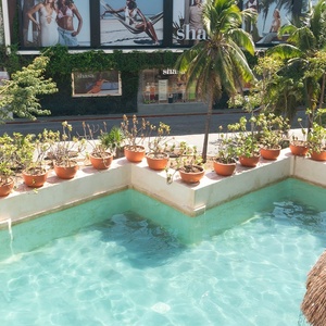 un letrero de madera que dice luum spa mayan spa