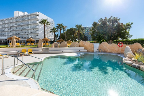 Crystal-clear pool at San Fermín by Dorobe | Dorobe Hotels | Torremolinos.