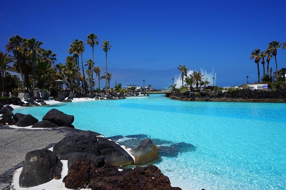 Piscine d'eau salée au parc aquatique Lago Martiánez