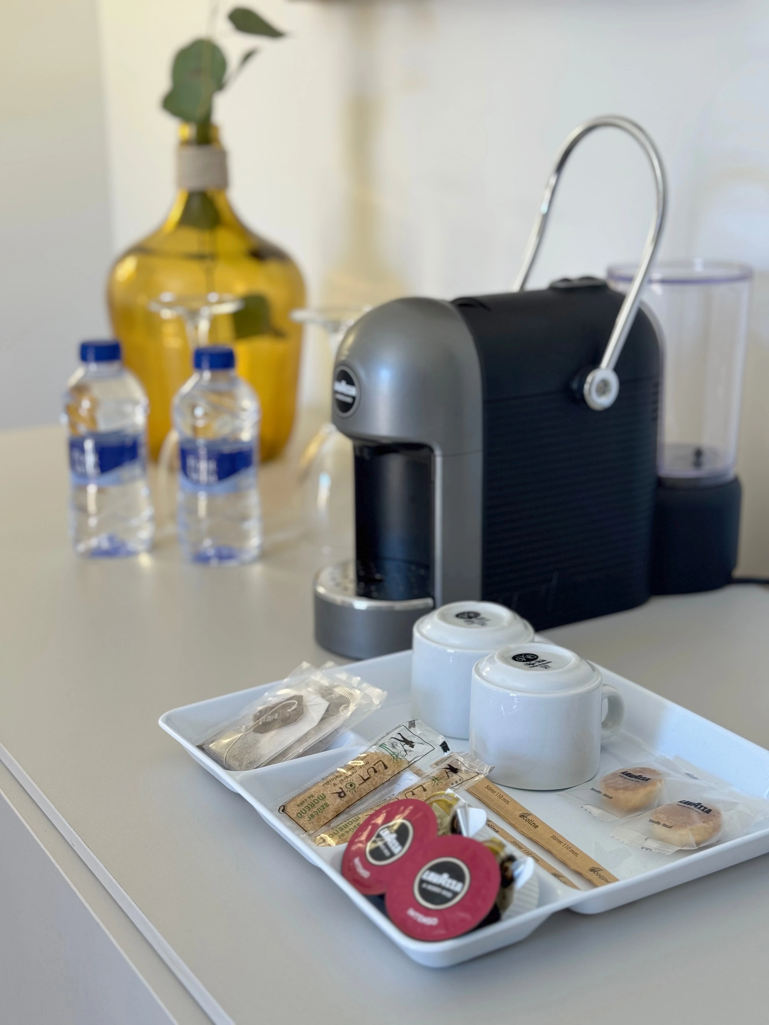 Cafetera de cápsulas LAVAZZA de la Habitación Premier del Hotel Montepiedra en Orihuela Costa