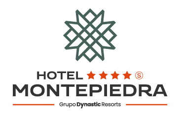 um logotipo para o hotel montepiedra grupo dynastic resorts