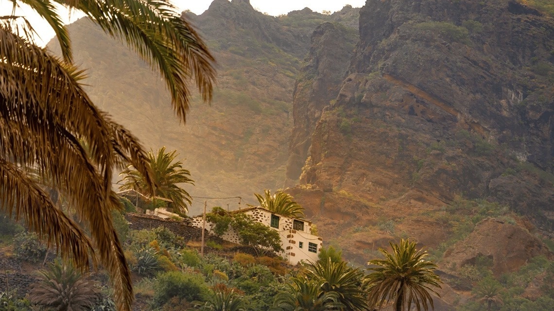 El Patio: Scenic hotel nestled in a tropical mountain landscape with palm trees.