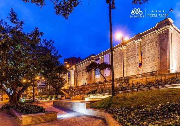 the andes plaza hotel in bogota is lit up at night