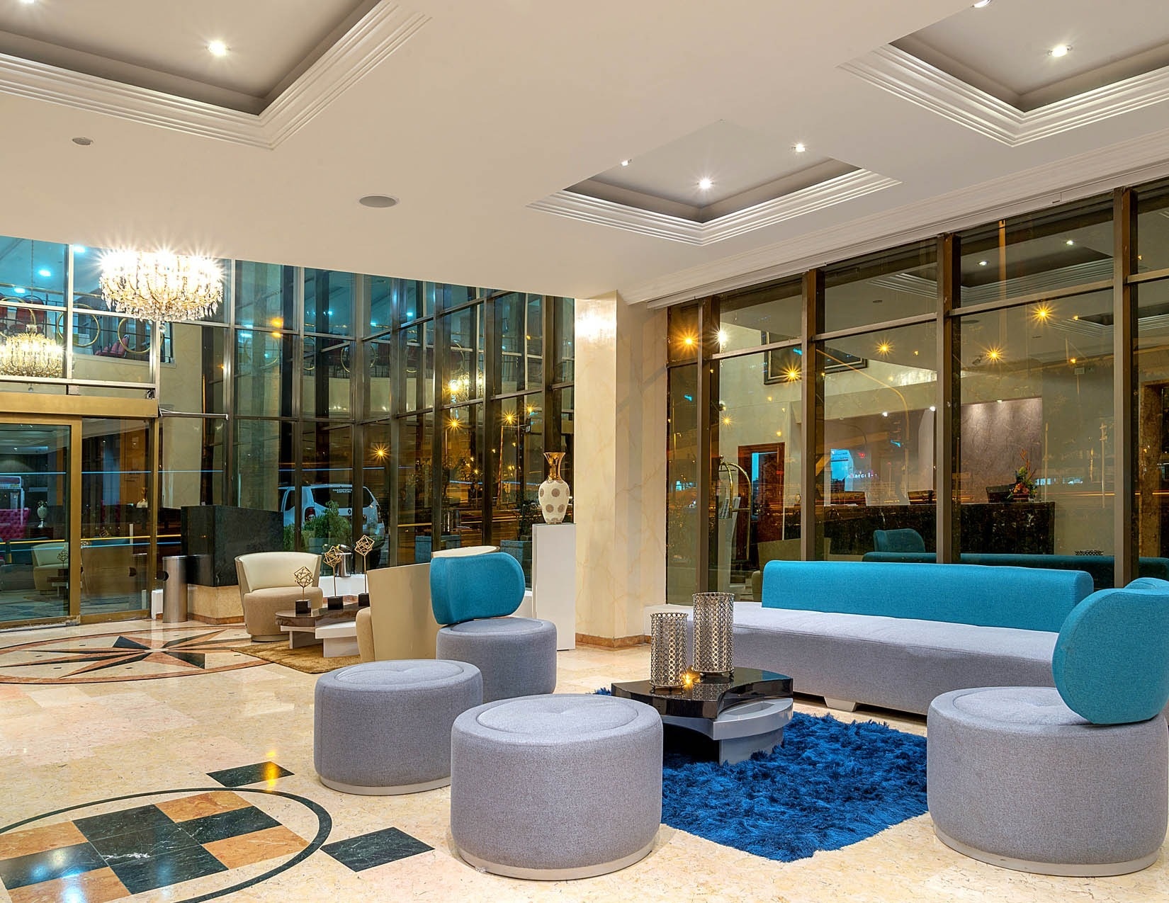 Lobby del hotel EM andes plaza