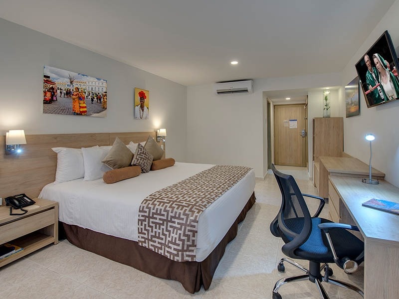 Habitación con cama de matrimonio del hotel Cartagena Plaza