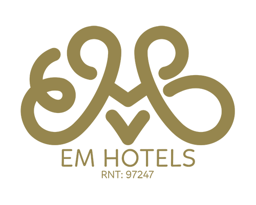 um logotipo do hotel em hotéis sas em um fundo branco