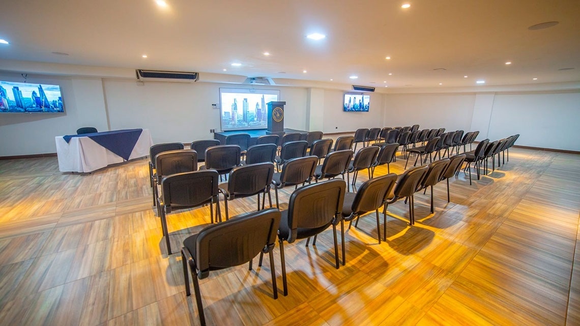 Panoramic of the plaza 3 room