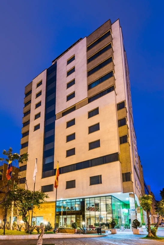 Fachada del hotel EM Andes Plaza