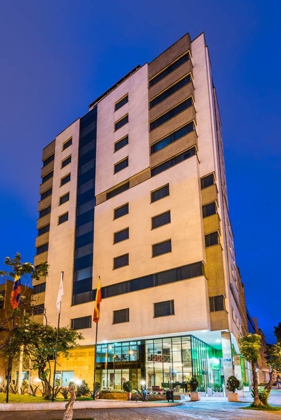 Facade of the EM Andes Plaza hotel