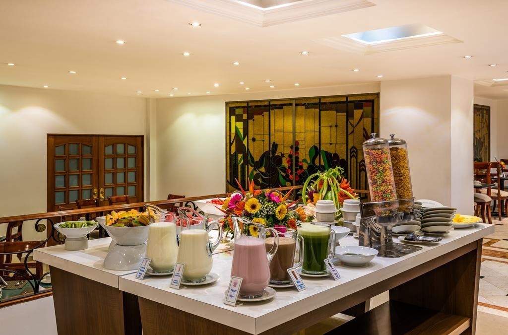 Buffet del restaurante de EM Andes Plaza