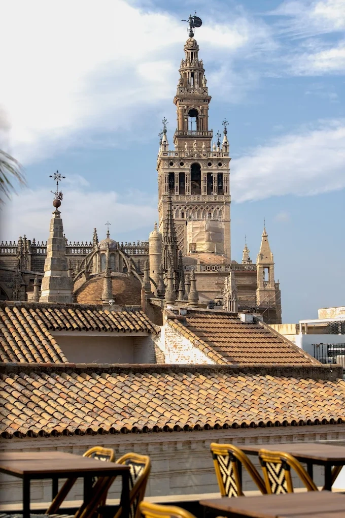 Views and Facade of the Casa de la Contratación