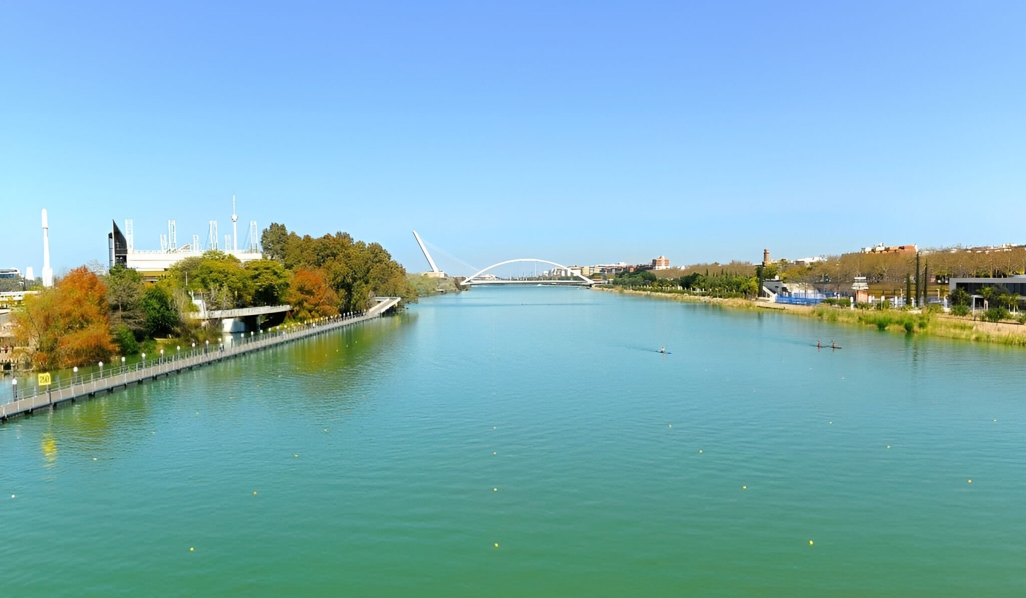 
              Refresh your summer in Seville and live unforgettable adventures