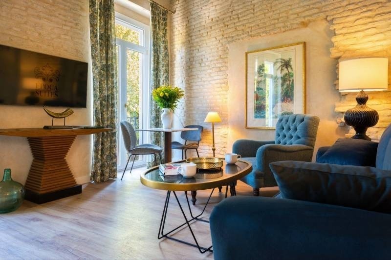 
              Vivir Sevilla como un local: la experiencia Época Suites desde dentro