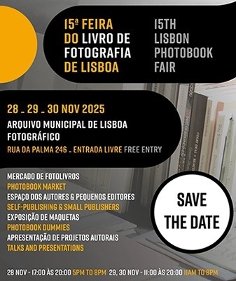 hay una gran roca en el medio de la habitación .