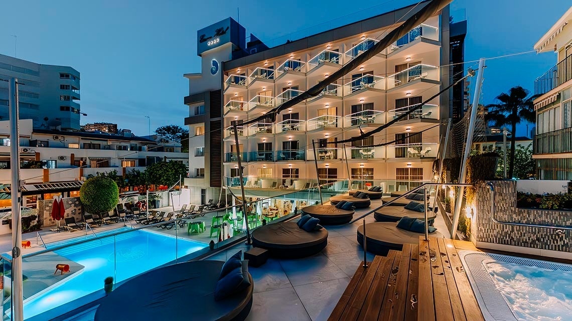 PISCINA & JACUZZI