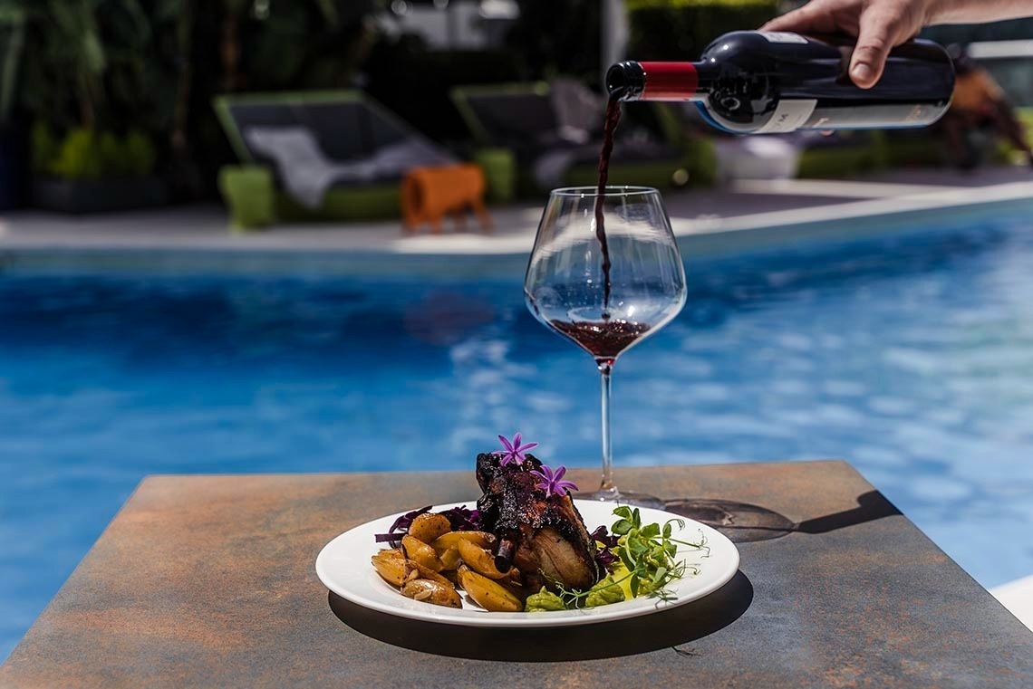 RESTAURANTE Y BAR